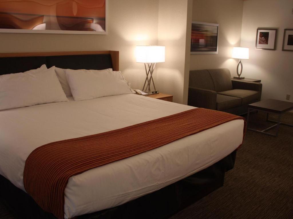 Holiday Inn Express Munising-Lakeview Hotel By Ihg Buitenkant foto