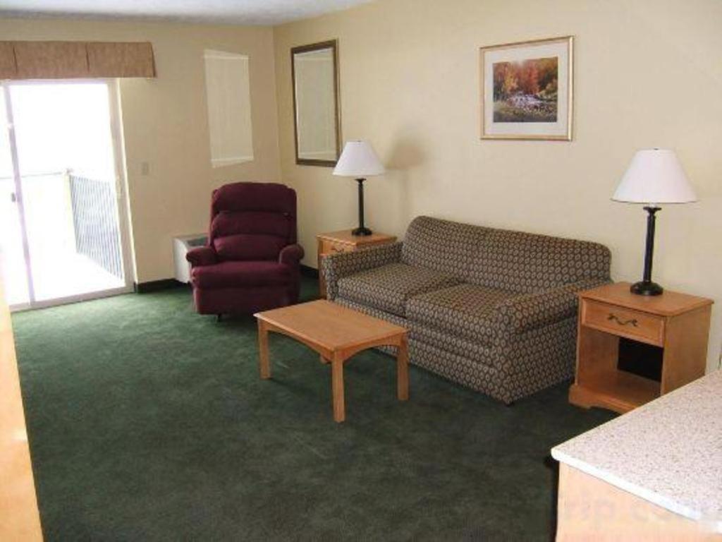 Holiday Inn Express Munising-Lakeview Hotel By Ihg Buitenkant foto
