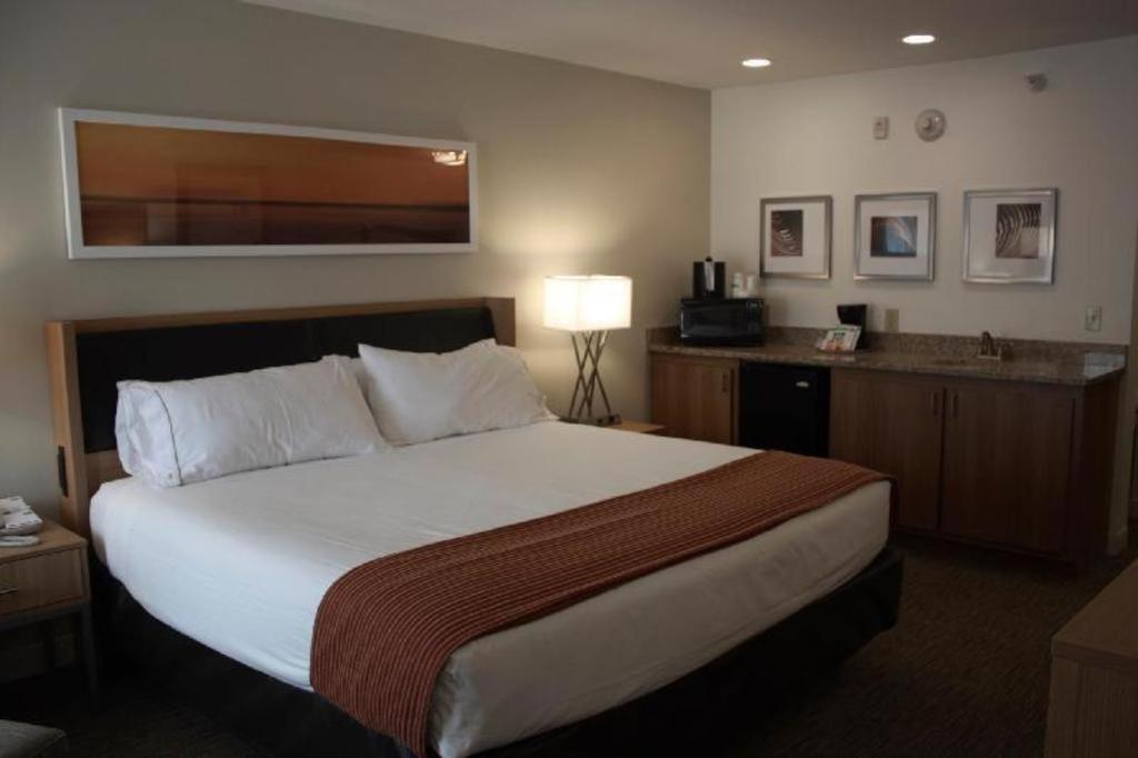 Holiday Inn Express Munising-Lakeview Hotel By Ihg Buitenkant foto