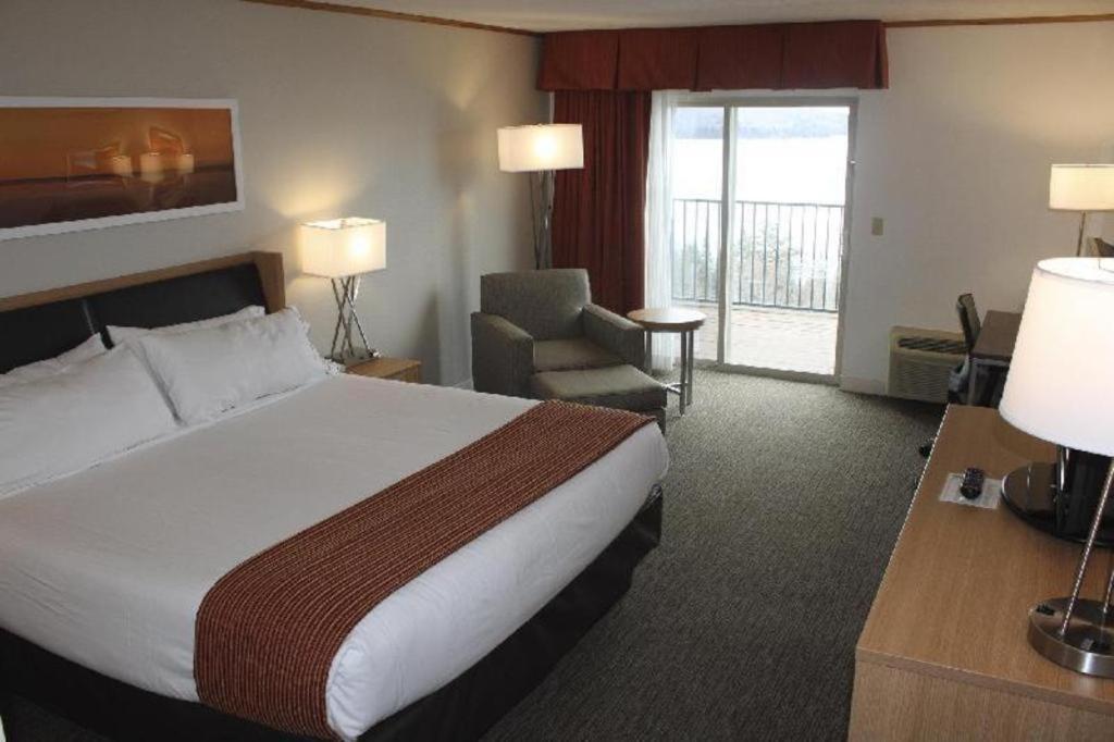 Holiday Inn Express Munising-Lakeview Hotel By Ihg Buitenkant foto