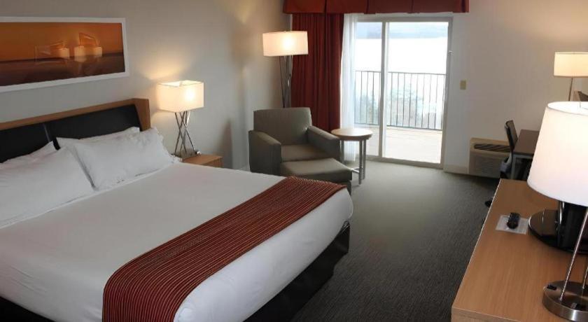 Holiday Inn Express Munising-Lakeview Hotel By Ihg Buitenkant foto