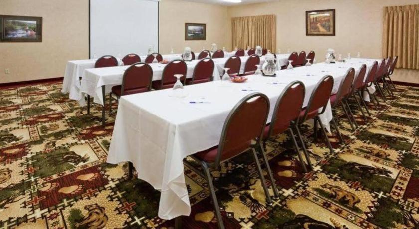 Holiday Inn Express Munising-Lakeview Hotel By Ihg Buitenkant foto