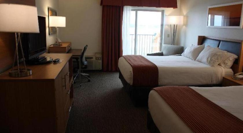 Holiday Inn Express Munising-Lakeview Hotel By Ihg Buitenkant foto