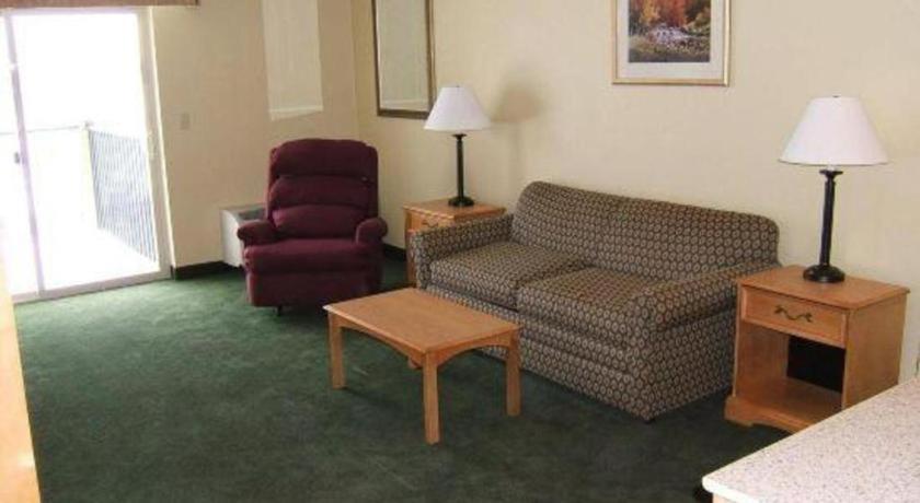Holiday Inn Express Munising-Lakeview Hotel By Ihg Buitenkant foto