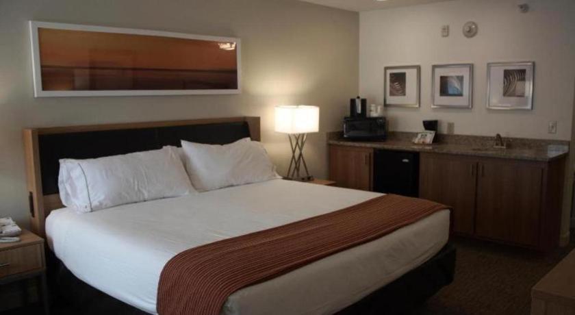 Holiday Inn Express Munising-Lakeview Hotel By Ihg Buitenkant foto