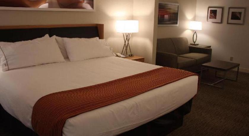 Holiday Inn Express Munising-Lakeview Hotel By Ihg Buitenkant foto