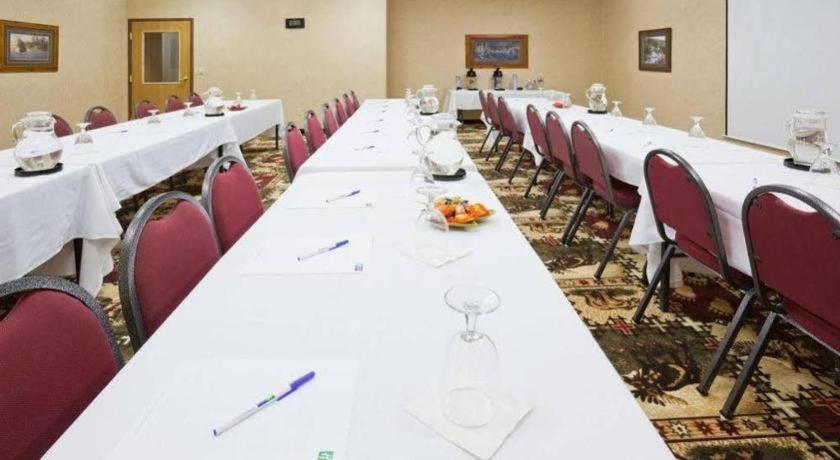 Holiday Inn Express Munising-Lakeview Hotel By Ihg Buitenkant foto