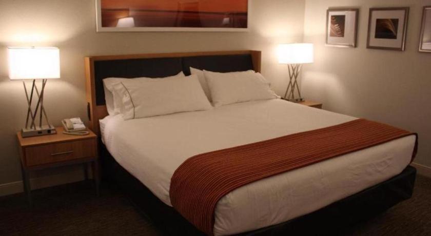 Holiday Inn Express Munising-Lakeview Hotel By Ihg Buitenkant foto