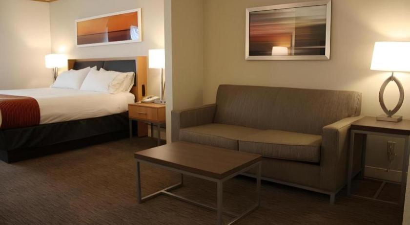 Holiday Inn Express Munising-Lakeview Hotel By Ihg Buitenkant foto