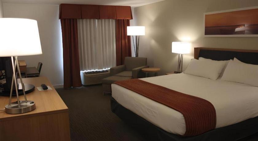 Holiday Inn Express Munising-Lakeview Hotel By Ihg Buitenkant foto