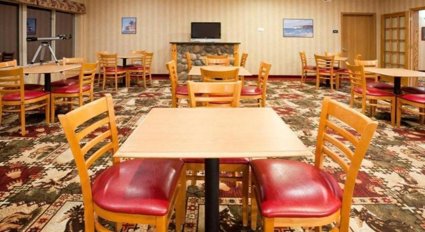 Holiday Inn Express Munising-Lakeview Hotel By Ihg Buitenkant foto
