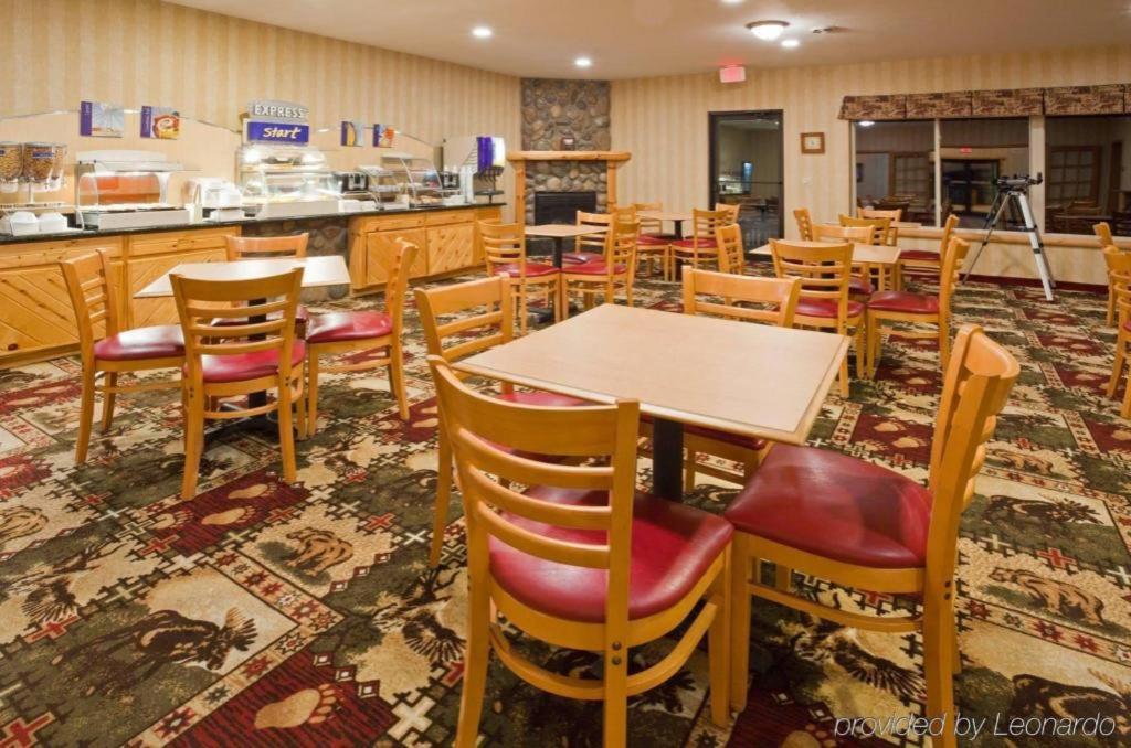 Holiday Inn Express Munising-Lakeview Hotel By Ihg Buitenkant foto