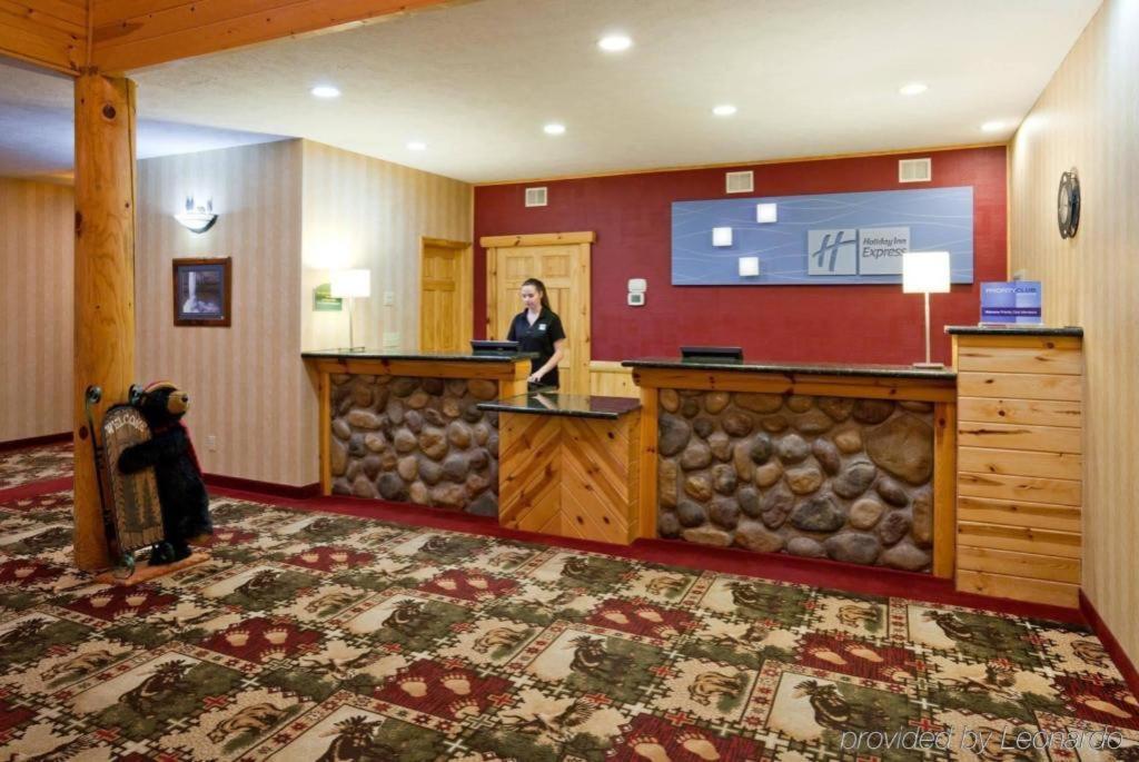 Holiday Inn Express Munising-Lakeview Hotel By Ihg Buitenkant foto
