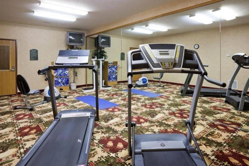 Holiday Inn Express Munising-Lakeview Hotel By Ihg Buitenkant foto